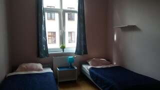 Хостелы Hostel Imbir Торунь Двухместный номер с 2 отдельными кроватями-8